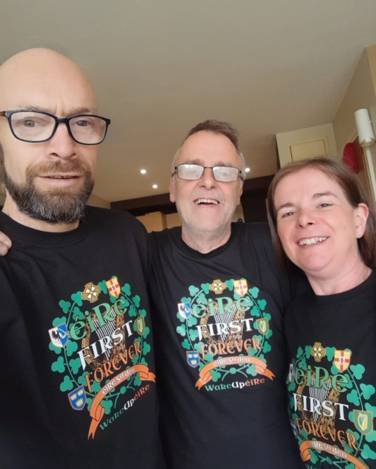 Show your support for the wakeupeire team and the People of éiRe by wearing this high quality T-shirt to your next family gathering and get the conversaytion going. 